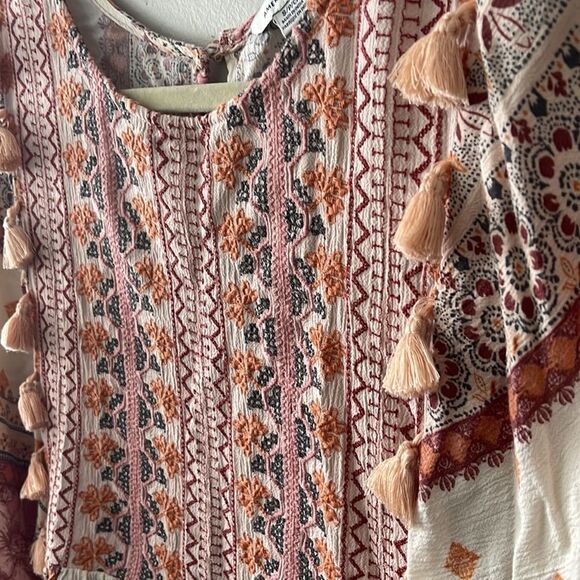 American Eagle Women’s Small Boho Chic Embroidered Tassel Detail top - Picture 3 of 10
